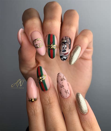 Embrace Childhood with 30 Minnie Mouse Nail。